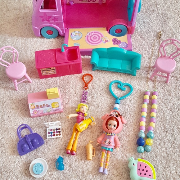 Polly Pocket Purple Food Truck with 2 Doll Keychains, Necklace and Furniture - Picture 3 of 7
